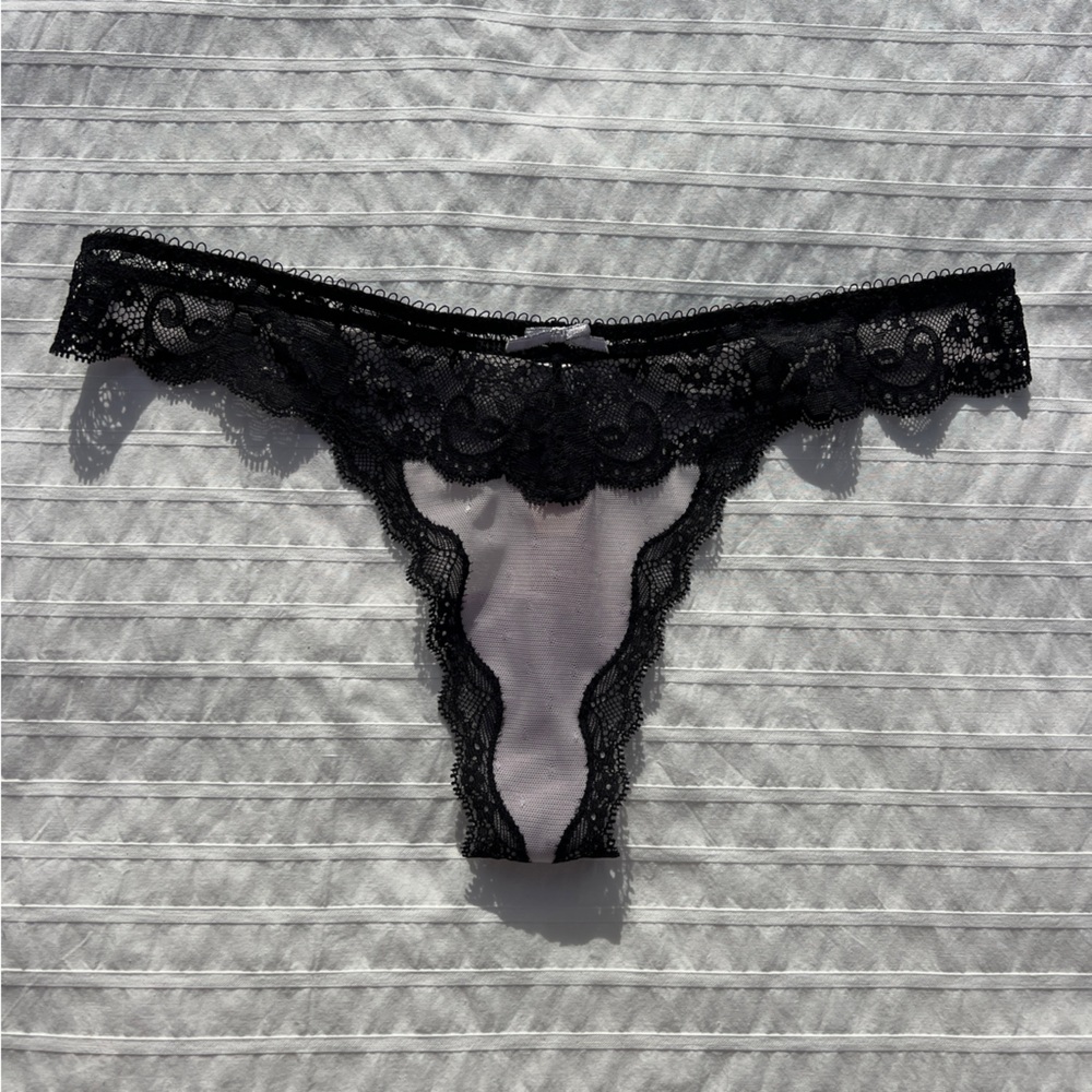 NWT VTG 2011 Victoria's Secret Dream Angels Sheer Lace Pink and Black Thong, S